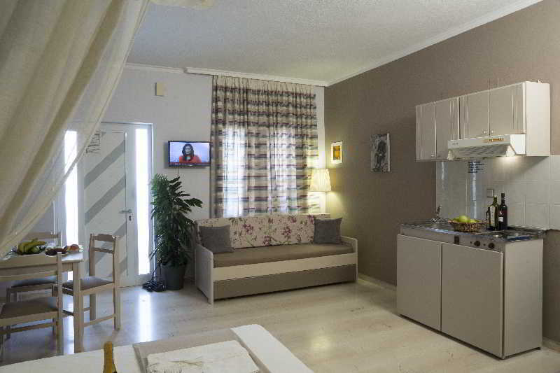 Elia Stalos Apartments Agia Marina  Ngoại thất bức ảnh